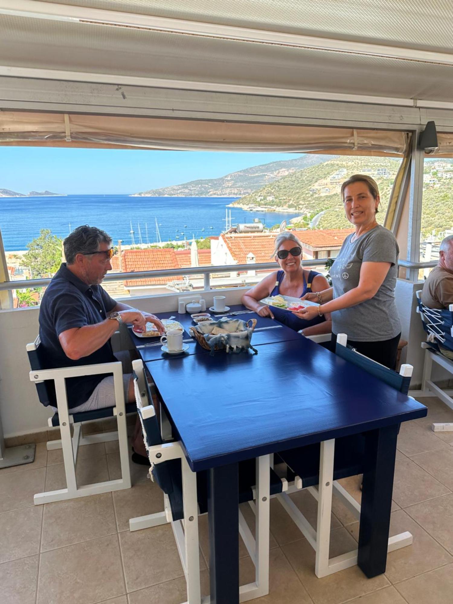 The White House Kalkan Buitenkant foto