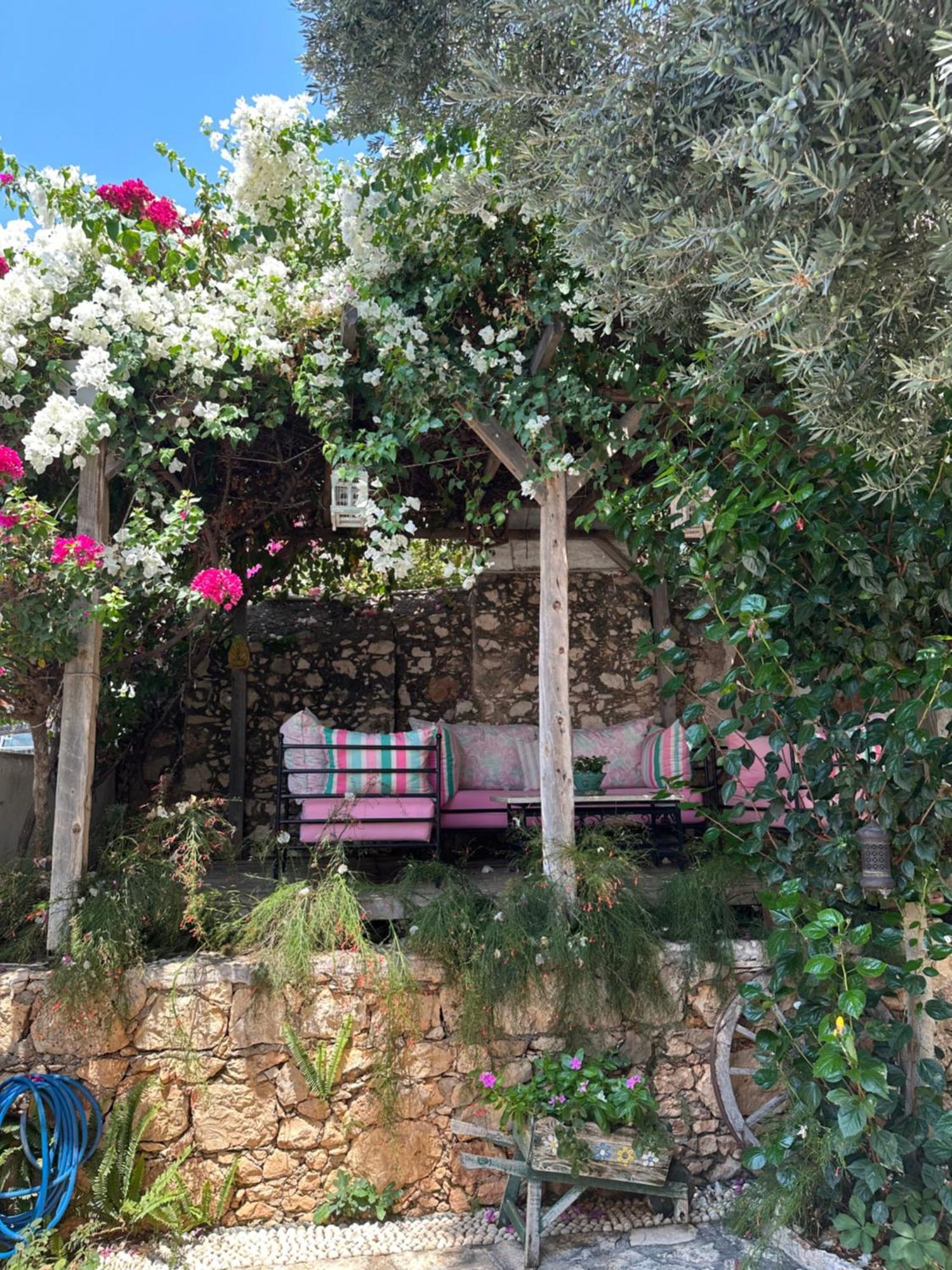 The White House Kalkan Buitenkant foto