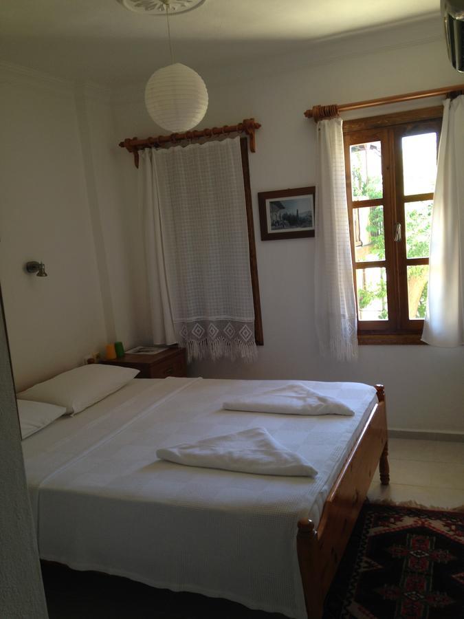The White House Kalkan Buitenkant foto